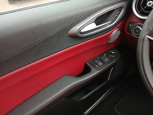 Used 2019 Alfa Romeo Giulia Ti Sport w/ Quick Order Package 22U Sport RWD image 17