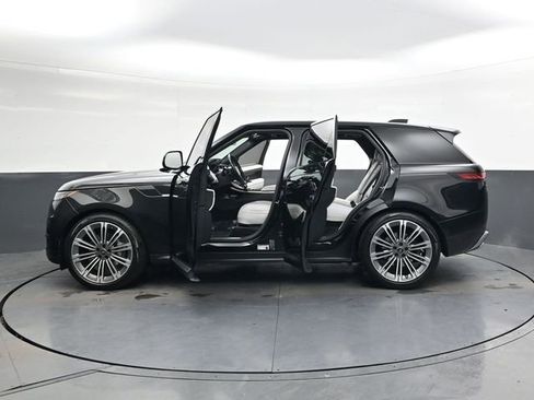 Used 2024 Land Rover Range Rover Sport SE image 40