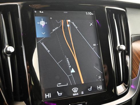 Used 2020 Volvo V60 T5 Cross Country image 13