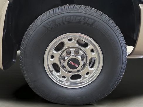 Used 2004 GMC Sierra 2500 SLE w/ Heavy-Duty Power Package AWD/4WD image 28