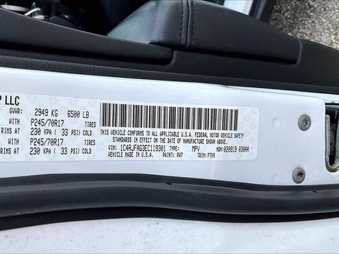 Used 2014 Jeep Grand Cherokee Laredo w/ Security & Convenience Group image 19