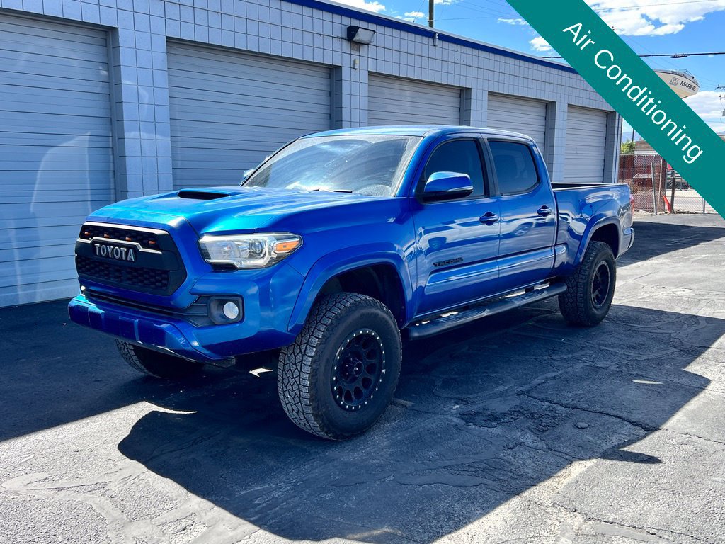 Used 2017 Toyota Tacoma TRD Sport AWD/4WD image 2