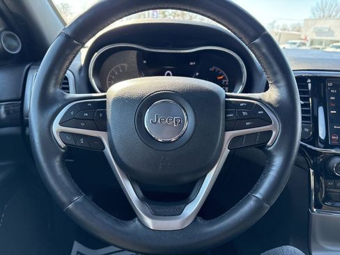 Used 2019 Jeep Grand Cherokee Altitude image 12
