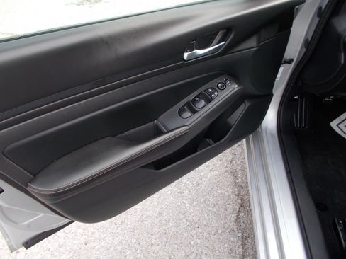 Used 2024 Nissan Altima 2.5 SV image 19