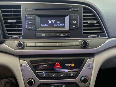 Used 2017 Hyundai Elantra SE FWD image 18