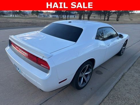 Used 2014 Dodge Challenger SXT image 3
