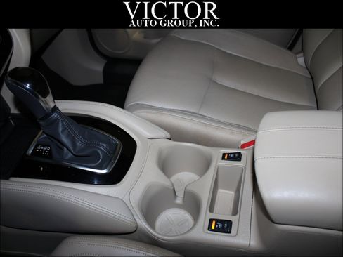 Used 2018 Nissan Rogue SL w/ Premium Package image 19