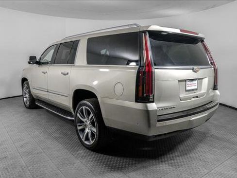 Used 2017 Cadillac Escalade ESV Luxury image 6