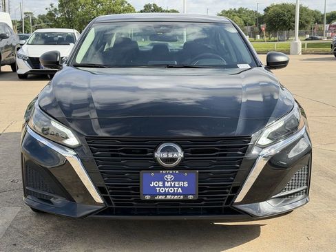 Used 2025 Nissan Altima 2.5 SV FWD image 3