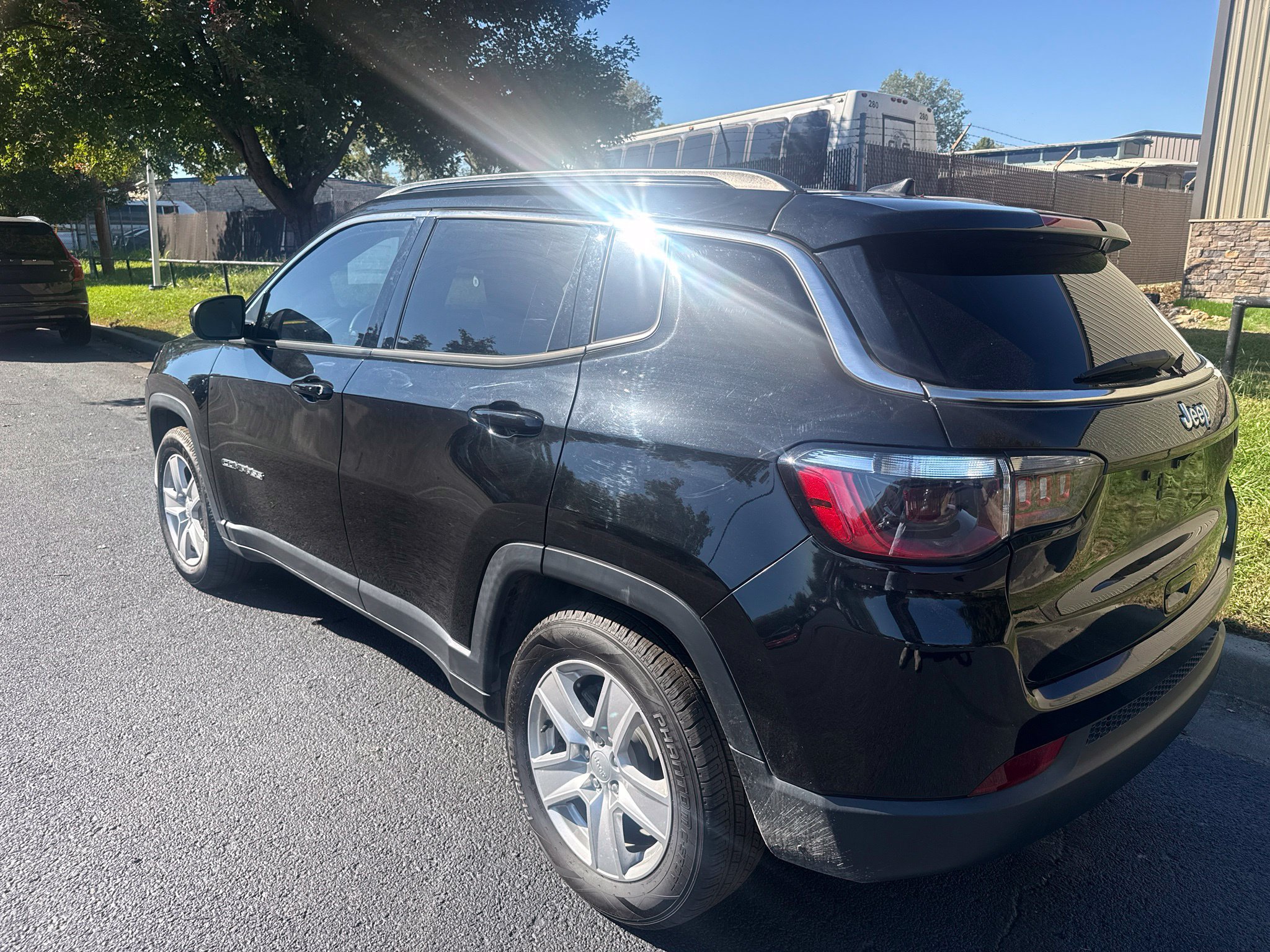 Used 2022 Jeep Compass Latitude FWD image 7