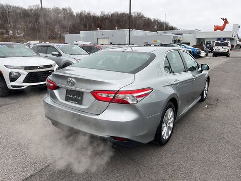 Used 2020 Toyota Camry LE image 5