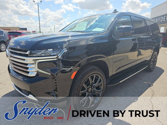 Used 2023 Chevrolet Suburban High Country AWD/4WD image 3