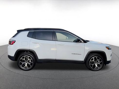 Used 2025 Jeep Compass Limited image 16