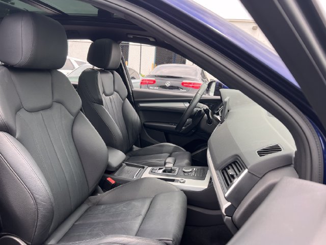 Used 2020 Audi Q5 2.0T Premium w/ Titanium Sport Package AWD/4WD image 31