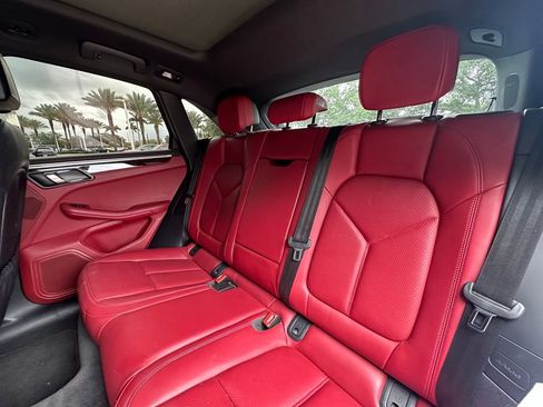 Certified 2023 Porsche Macan S AWD/4WD image 37