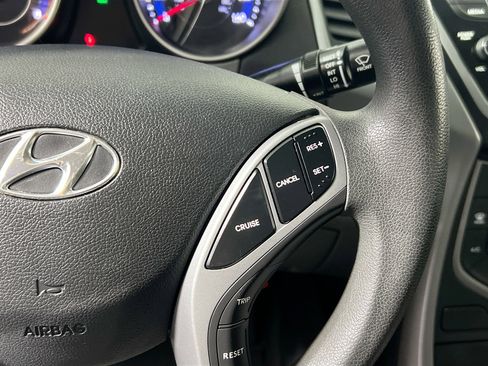 Used 2016 Hyundai Elantra SE image 19