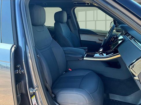 Used 2025 Land Rover Range Rover Sport SE image 7