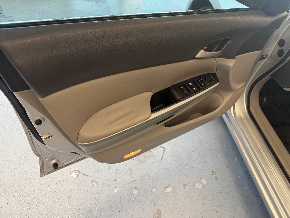 Used 2009 Honda Accord EX image 24