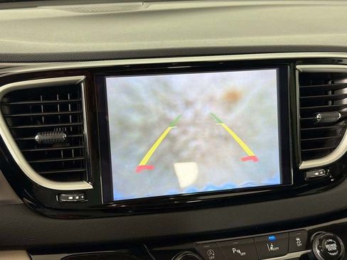 Used 2024 Chrysler Pacifica Touring-L FWD image 35