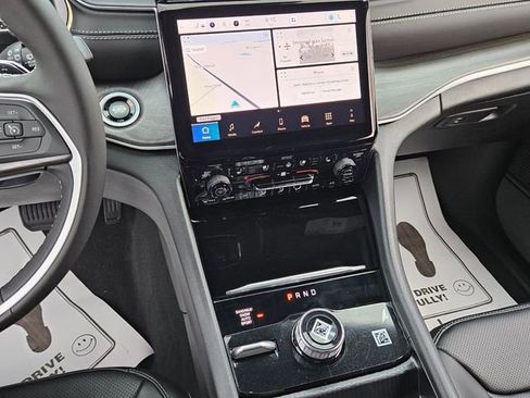 New 2025 Jeep Grand Cherokee L Limited w/ Luxury Tech Group II image 19