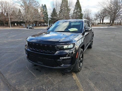Used 2023 Jeep Grand Cherokee Limited w/ Black Appearance Package image 2
