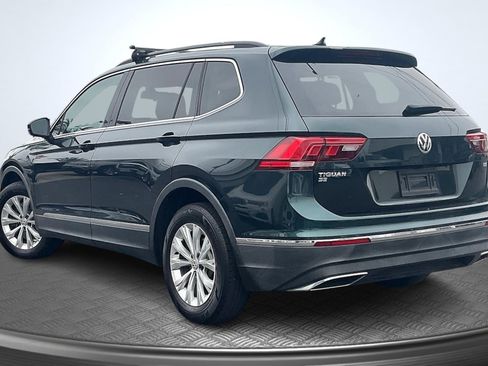 Used 2018 Volkswagen Tiguan SE w/ Panoramic Sunroof Package image 2