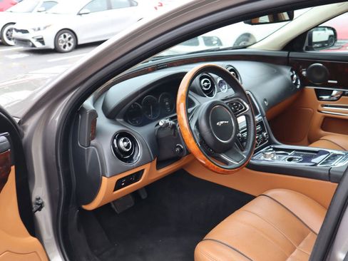 Used 2011 Jaguar XJ L RWD image 8