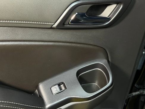 Used 2020 Chevrolet Suburban LT w/ Luxury Package AWD/4WD image 19