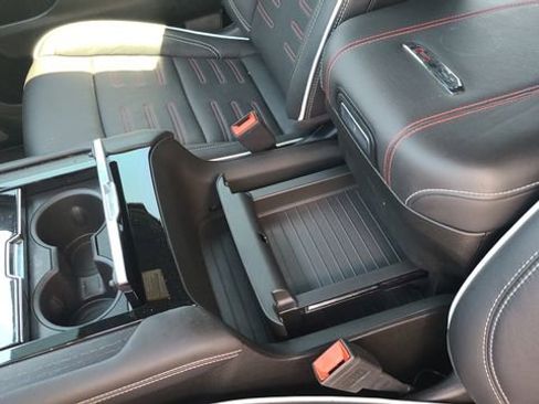 Certified 2025 GMC Yukon AT4 Ultimate AWD/4WD image 17