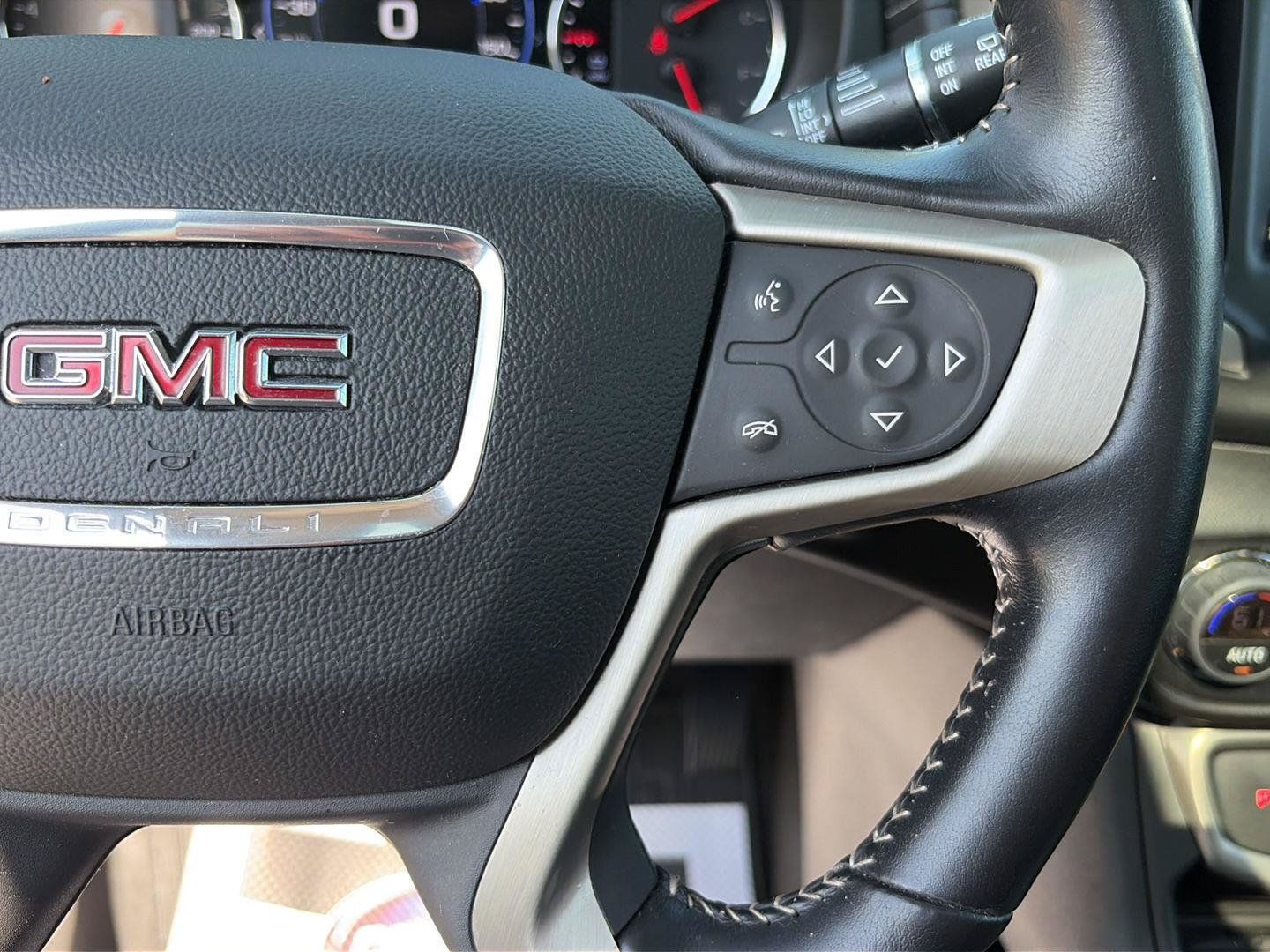 Used 2022 GMC Terrain Denali w/ Denali Premium Package AWD/4WD image 19