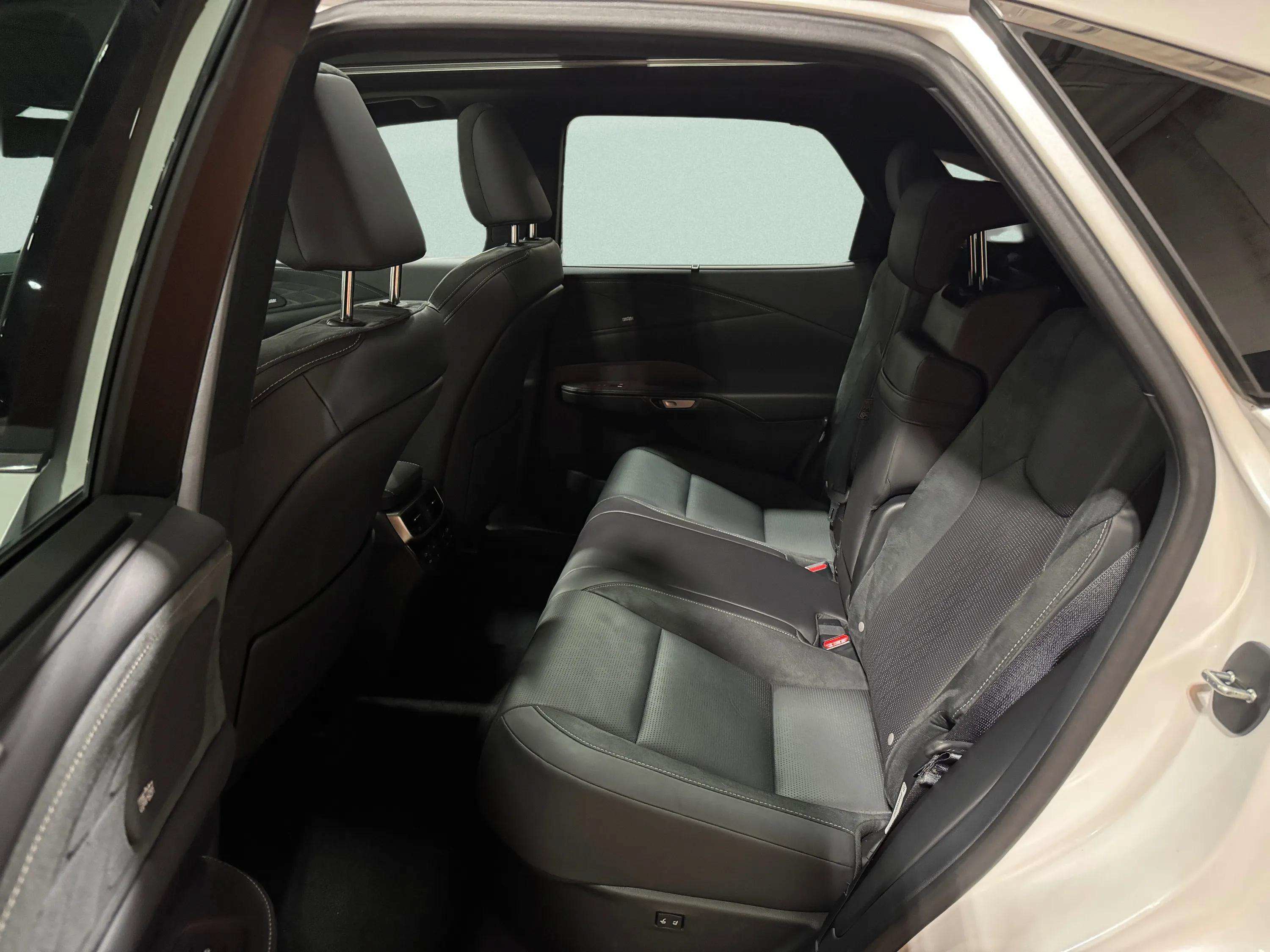 Certified 2023 Lexus RX 350 AWD w/ Accessory Package image 27