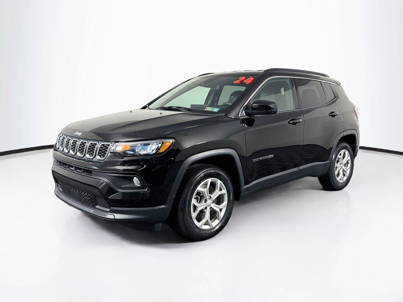 Used 2024 Jeep Compass Latitude AWD/4WD image 7