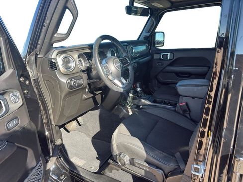 Used 2022 Jeep Wrangler Unlimited Sahara w/ LED Lighting Group AWD/4WD image 9
