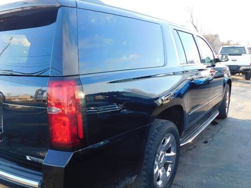 Used 2018 Chevrolet Suburban Premier image 11