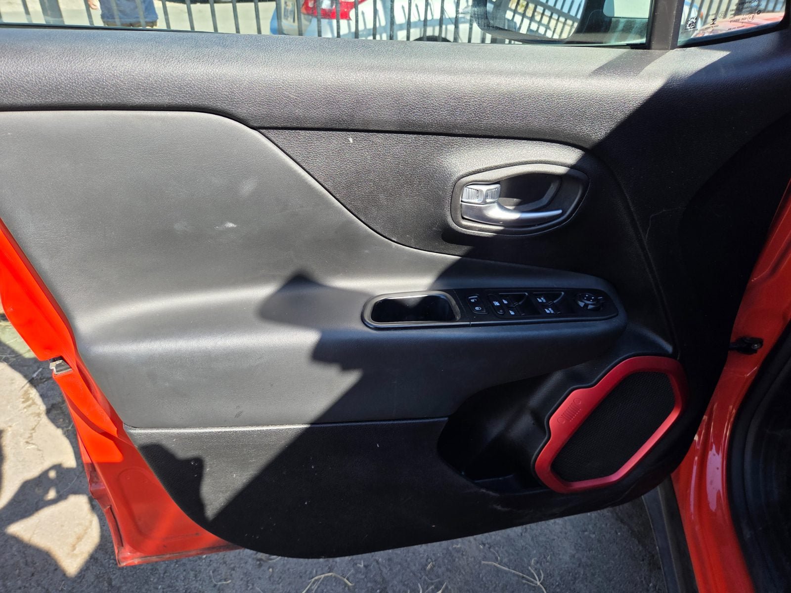 Used 2015 Jeep Renegade Trailhawk AWD/4WD image 7