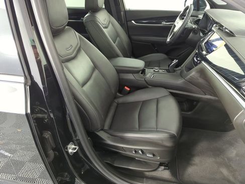 Used 2025 Cadillac XT6 Premium Luxury AWD/4WD image 39