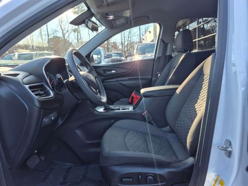 Used 2019 Chevrolet Equinox LT image 2