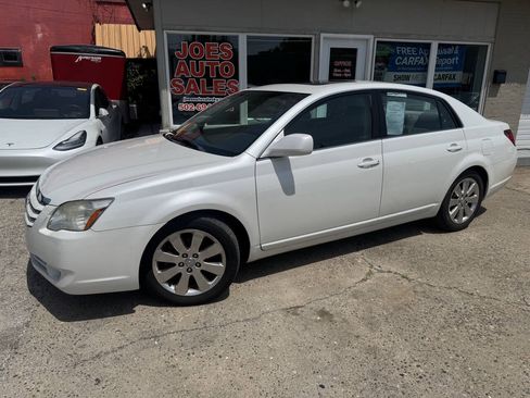 Used 2006 Toyota Avalon XLS FWD image 3