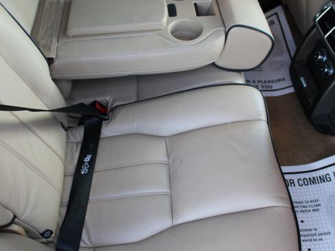 Used 2012 Land Rover Range Rover HSE image 16