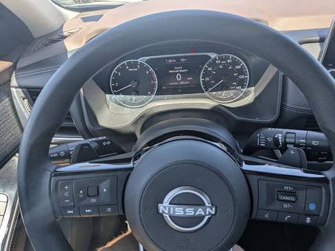 Used 2023 Nissan Rogue SV image 28