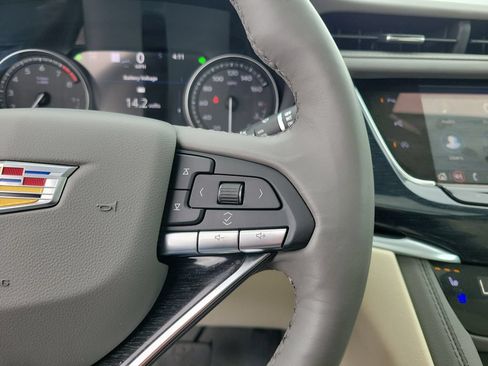 Used 2024 Cadillac XT6 Premium Luxury w/ Technology Package AWD/4WD image 25
