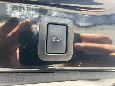 Used 2019 Toyota Highlander SE AWD/4WD image 13
