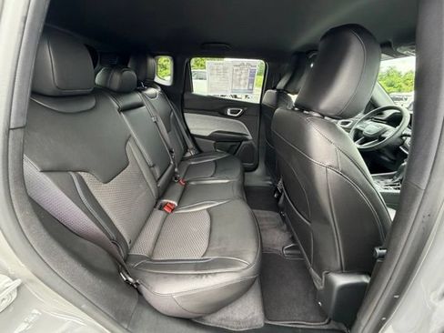 Used 2023 Jeep Compass Latitude AWD/4WD image 35