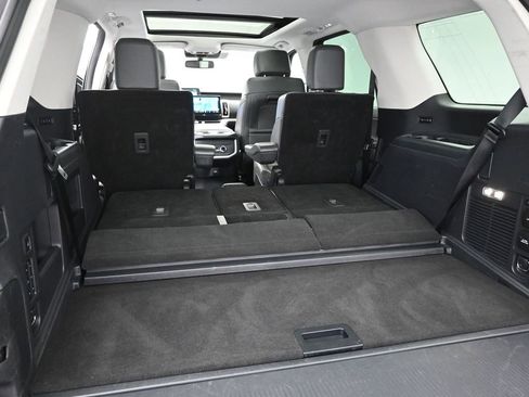 Used 2025 Ford Expedition Active image 10