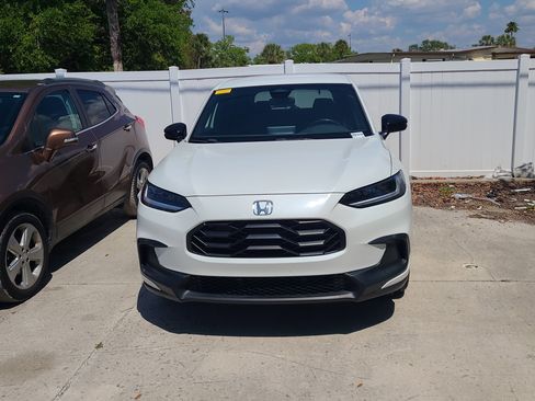 Used 2023 Honda HR-V Sport image 2