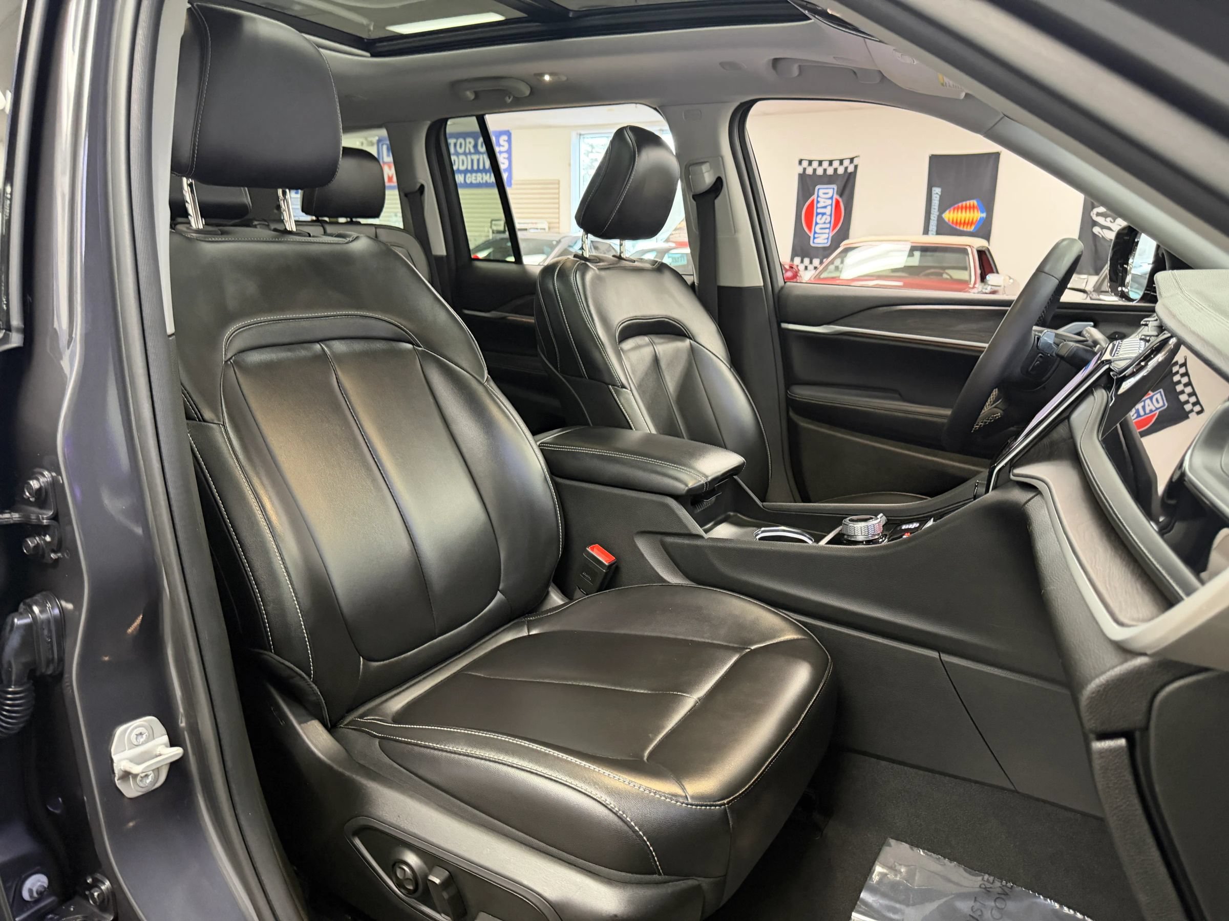 Used 2023 Jeep Grand Cherokee 4WD 4xe image 25