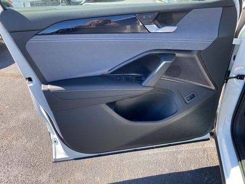 New 2025 Volkswagen Tiguan SE image 21