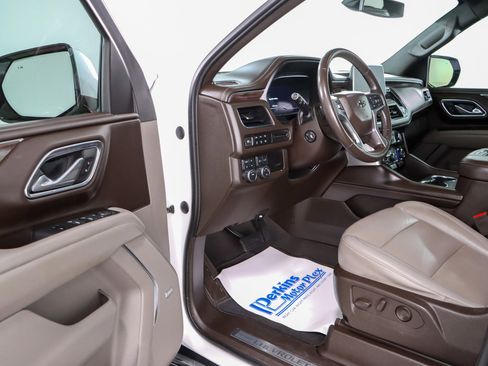 Used 2023 Chevrolet Tahoe Z71 w/ Luxury Package image 3