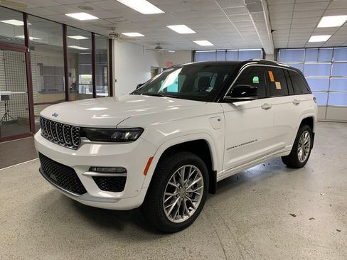 Used 2022 Jeep Grand Cherokee Summit w/ Advanced Protech Group IV AWD/4WD image 3