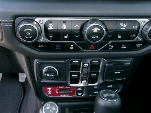 Used 2025 Jeep Wrangler Unlimited Rubicon 4xe w/ Safety Group AWD/4WD image 14